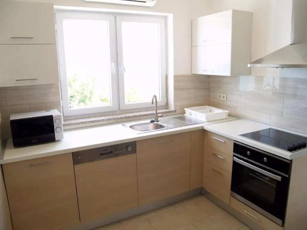 Apartment In Preko With Terrace, Air Conditioning, Wifi, Washing Machine 크로아티아